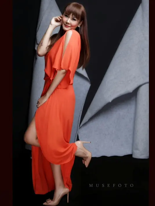 <p>Anita Hara diketahui fokus berkarier sebagai pengusaha fashion. Nggak heran kalau penampilan perempuan berusia 42 tahun ini selalu stylish. (FOTO: instagram.com/anita.hara/)</p>