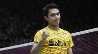 Tunggal putra Indonesia, Jonatan Christie, merayakan kemenangan atas tunggal China pada Indonesia Masters 2019 di Istora Senayan, Jakarta, Kamis (24/1). Jonatan lolos ke perempat final. (Bola.com/M. Iqbal Ichsan)