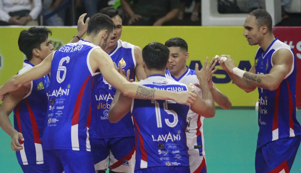 Selebrasi tim Jakarta Lavani Allo Bank setelah mengalahkan Jakarta BNI 46 saat pertandingan seri terakhir putaran kedua PLN Proliga Mobile 2023 di GOR UNY, Sleman, D.I Yogyakarta, Jumat (17/2/2023). (Dok. Proliga)