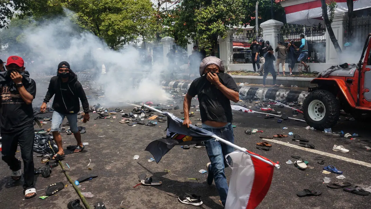 Berujung Ricuh, Aksi Unjuk Rasa Warga di Pati Jawa Tengah