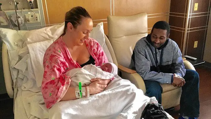 Pilih Dampingi Istri Melahirkan, Seorang Pria Dipecat