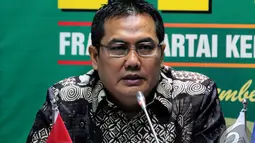 Ketua Fraksi PKB DPR Helmy Faishal Zaini saat konferensi pers mengenai pernyataan sikap Fraksi PKB atas kisruh DPR, Senayan, Jakarta, Kamis (13/11/2014) (Liputan6.com/Andrian M Tunay)