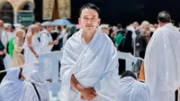 Ruben Onsu di Depan Ka'bah (Foto: Instagram @ruben_onsu)
