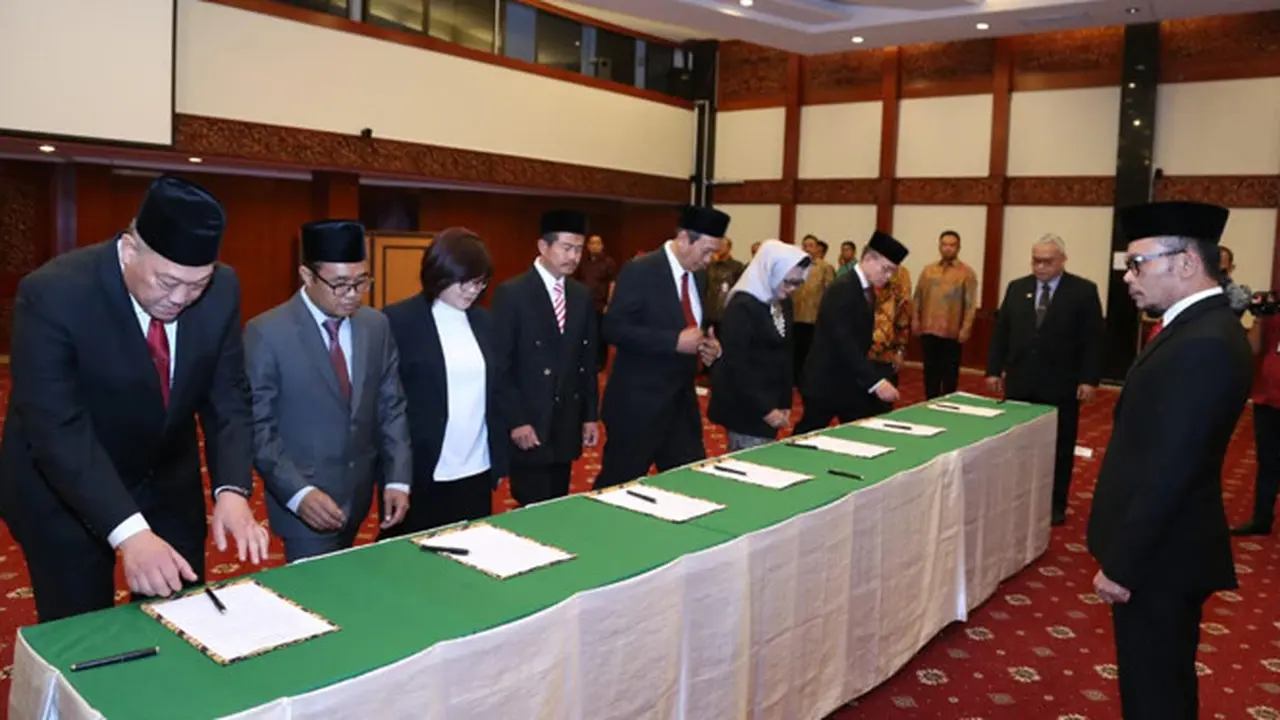 Lantik Pengurus BNSP, Menaker Hanif Minta Rekruitmen SDM Berbasis Kompetensi