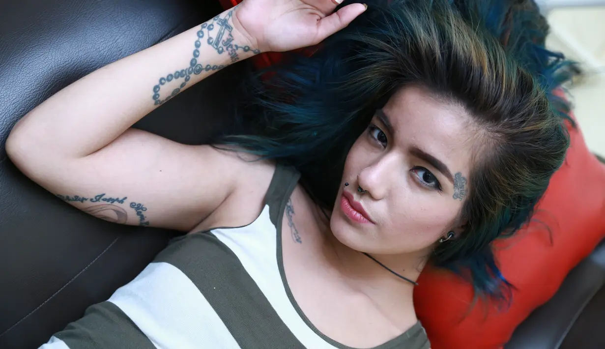 Di kawasan Kapten Tendean, Jakarta Selatan, Jumat (1/4/2016) malam, Sheila mengaku suka dengan tatto dan Piercing. (Galih W. Satria/Bintang.com)