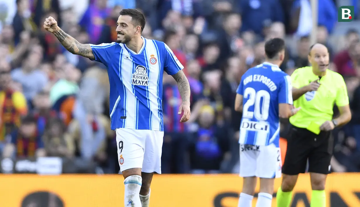 Pemain Espanyol, Joselu merayakan gol pertama timnya ke gawang Barcelona pada laga lanjutan Liga Spanyol 2022/2023 di Stadion Camp Nou, Barcelona, 31 Desember 2022. Pemain berkebangsaan Jerman itu sejauh ini berhasil mencetak 12 gol di liga. (AFP/Pau Barrena)