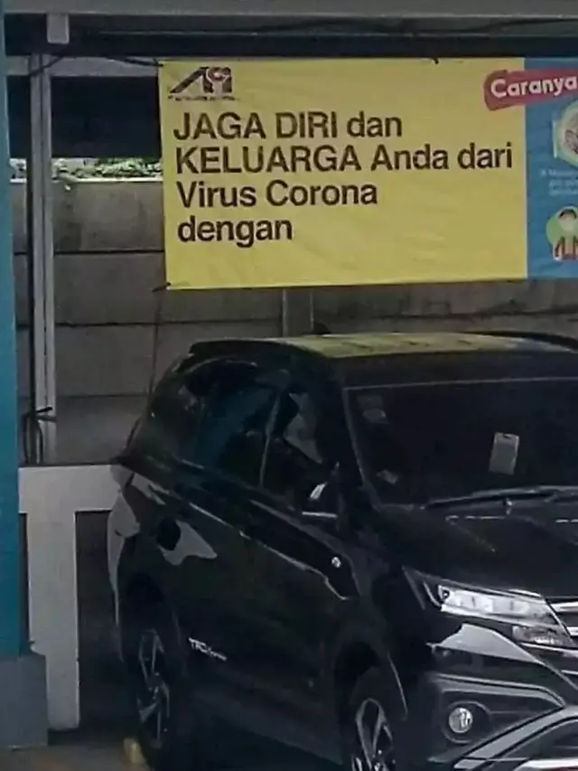 8 Potret Tulisan Tak Selesai di Spanduk Ini Bikin Mikir Keras