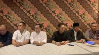 Ketua Umum DPP MKGR, Adies Kadir, usai pertemuan bersama Dewan Pakar hingga Dewan Penasihat MKGR di Kawasan SCBD, Jakarta Pusat, pada Minggu (17/3/2024). (Liputan6.com/Delvira Hutabarat)