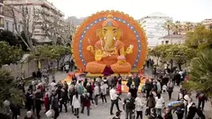 Mengangkat tema Bollywood, Festival Lemon di Perancis sukses menyedot pengunjung dari dari penjuru negeri.