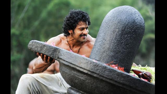 Adegan film Baahubali The Beginning (Foto: Dharma Productions via IMDB)