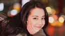 Jika dilihat dari ekspresi Pato, tampak ia sangat tergila-gila dengan Dilraba. Kabarnya Dilraba Dilmurat adalah wanita tercantik di Asia. (Foto: instagram.com/dear_dlrb)