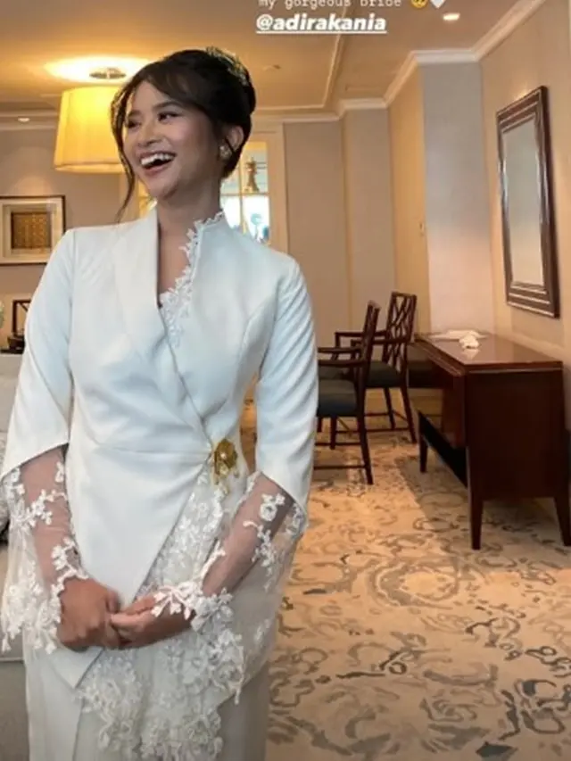 7 Detail Busana Akad Nikah Adira Kania Anak Ikke Nurjanah, Tampil Chic Pakai Blazer