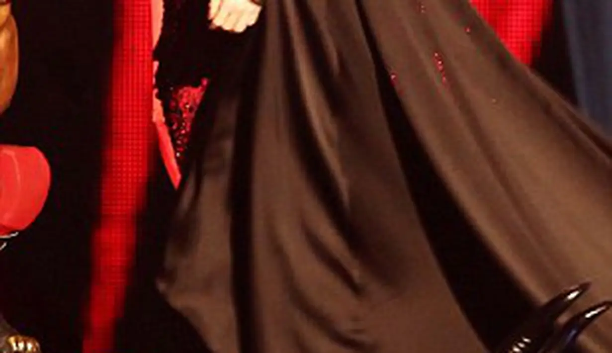 Madonna tampil garang dengan konsep a la matador Spanyol