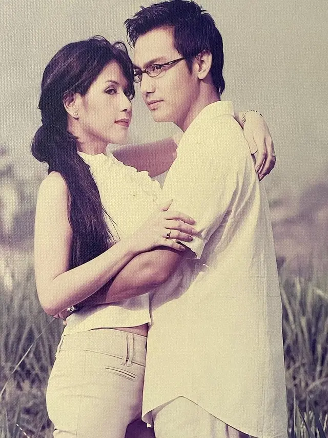 Gunawan Sudrajar mengunggah foto mesra bareng istri dari tahun ke tahun