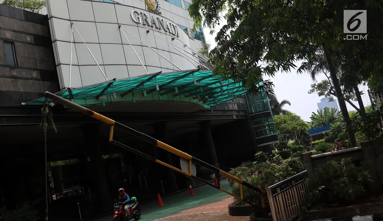 Suasana Gedung Granadi di Jalan HR Rasuna Said Kuningan, Jakarta, Rabu (21/11). Kejaksaan Agung sebelumnya melakukan gugatan terhadap Yayasan Supersemar untuk menyita Gedung Granadi. (Liputan6.com/JohanTallo)