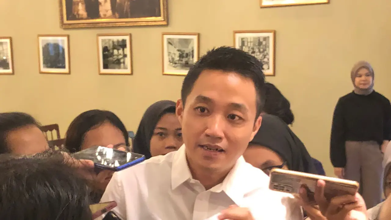 Direktur Utama Danacita Alfonsus Wibowo dalam konferensi pers Penjelasan Danacita terkait pendanaan pendidikan, di Hotel Des Indes, Jakarta, Jumat (2/2/2024). (Tira/Liputan6.com)