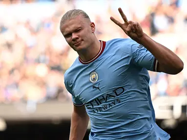 Erling Haaland tampil mengagumkan pada musim perdananya di Liga Inggris bersama Manchester City. Ia menjelma menjadi mesin gol untuk The Cityzens dengan menorehkan 33 gol dalam 31 laga. Hal tersebut membuat skuad asuhan Pep Guardiola itu berkesempatan untuk mengambil alih pimpinan dari Arsenal di beberpa pertandingan terakhir. Selain dirinya, berikut ini daftar pencetak gol terbanyak dalam 8 tahun terakhir. (AFP/Oli Scarff)