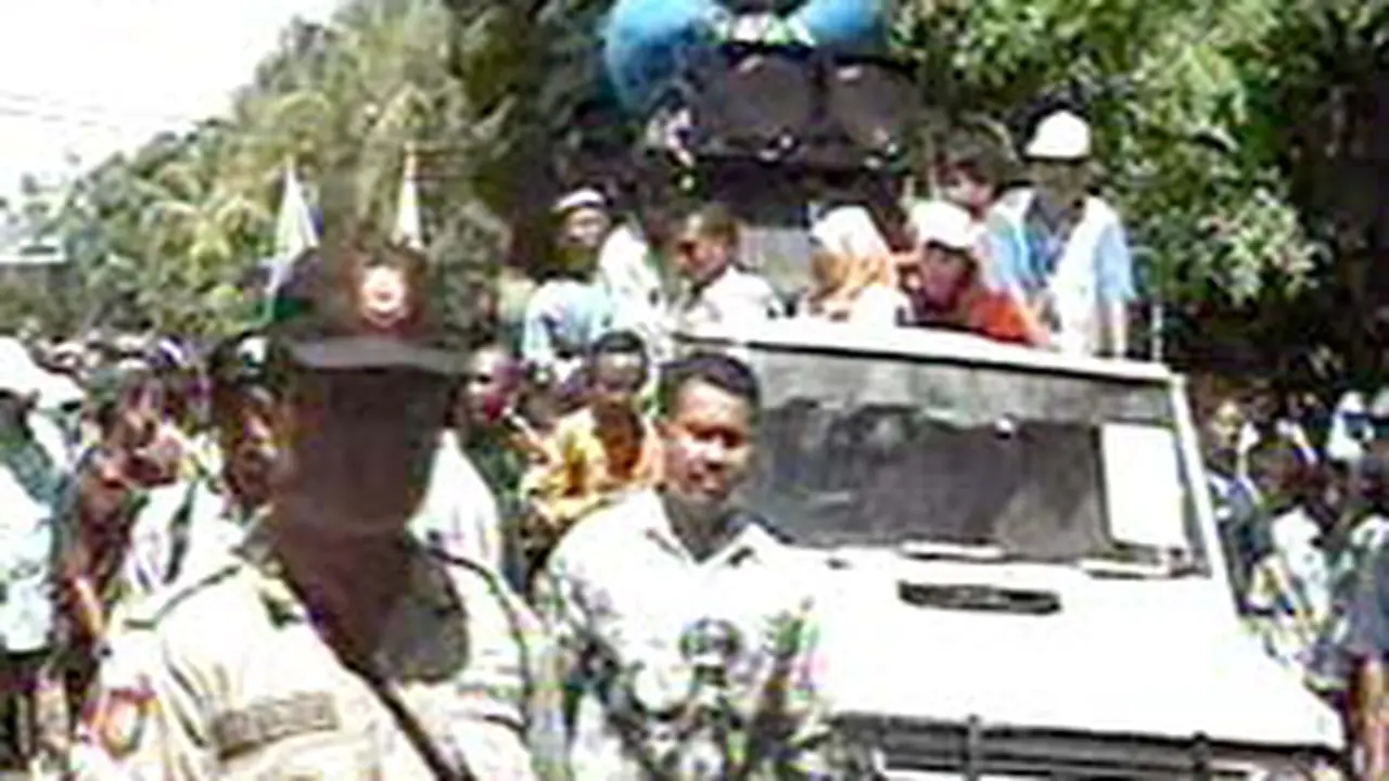 011205ddemoguru.jpg
