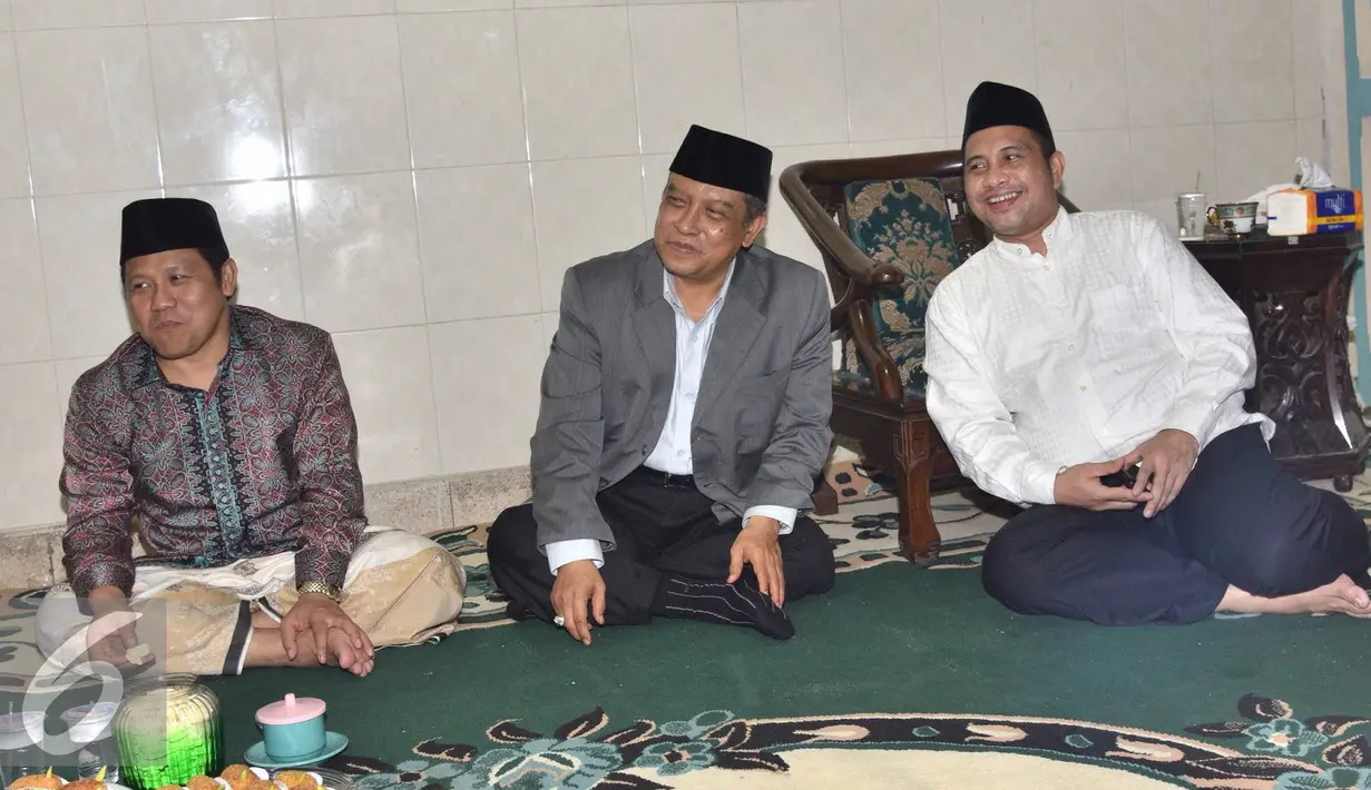 Menteri Desa, PDT dan Transmigrasi, Marwan Jafar (kanan) bersama Ketum PKB, Muhaimin Iskandar dan Ketua Umum PBNU, Said Aqil Siradj saat menghadiri haul K.H Bisri syansuri ke - 37dan Nyai Hj. Nur khodijah ke- 62, Jawa timur (9/4). (Dody Humas Kemendes)