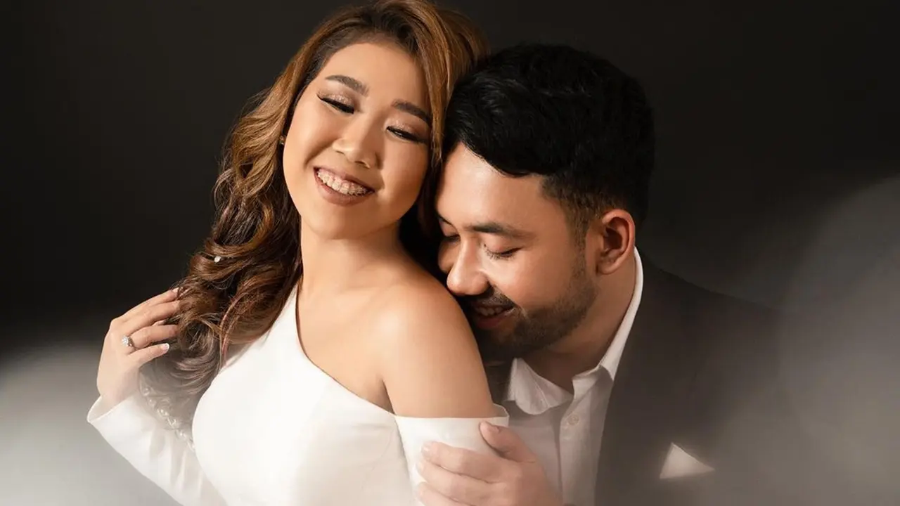 Gaya Prewedding Kiky Saputri dan Muhammad Khairi Tema Black and White, Menawan