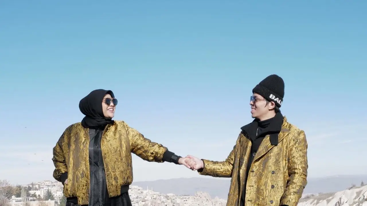 Detail Outfit Aurel Hermansyah Babymoon di Cappadocia bersama Suami dan Keluarga