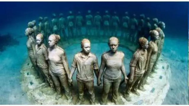 Museo Atlantico adalah museum bawah laut  pertama di Eropa yang dibuat oleh seniman bernama Jason deCaires Taylor.