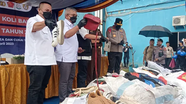 Direktur Jenderal Bea dan Cukai Kementerian Keuangan Askolani, saat pemusnahan di Kabil, Kota Batam, Senin (3/4/2023).