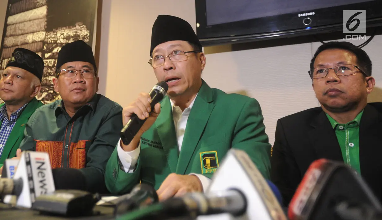 Wakil Ketum PPP Muktamar Jakarta Humphrey Djemat saat konferensi pers, Jakarta, Senin (30/7). Humphrey mengatakan dalam surat pengunduran itu, Djan tak menjelaskan secara spesifik alasan pengunduran dirinya. (Merdeka.com/Arie Basuki)