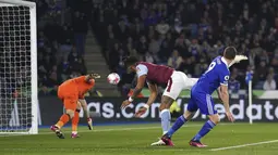 Dalam laga tunda pekan ketujuh ini, Aston Villa menang 2-1 atas Leicester City. (Tim Goode/PA via AP)