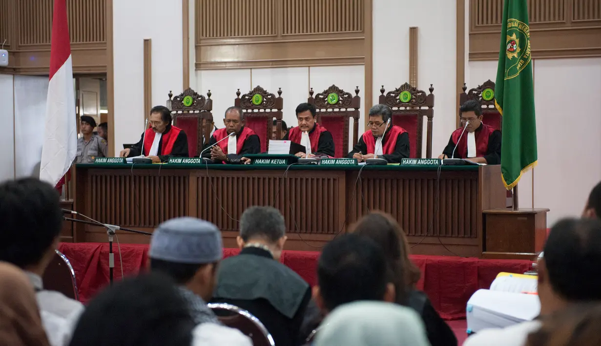 Hakim Ketua Dwiarso Budi Santiarto membuka sidang kelima kasus Basuki Tjahaja Purnama (Ahok) di Auditorium Kementan, Jakarta Selatan, Selasa (10/1). Sidang lanjutan ini menghadirkan lima orang saksi dari JPU. (Liputan6.com/Hendra Setyawan/Pool)
