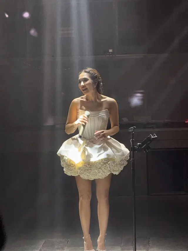 Potret Gisella Anastasia menyanyi (Foto: Instagram @gisel_la)