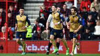 Para pemain Arsenal merayakan gol ke gawang AFC Bournemouth pada laga Premier League di Vitality Stadium, Bournemouth, Minggu (7/2/2016) malam WIB. (Reuters/Dylan Martinez)