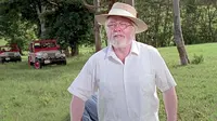 Colin Trevorrow, sutradara Jurassic World mengunggah foto patung berbentuk Richard Attenborough.
