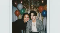 Polaroid AI bersama Idol K-pop (Foto: Gemini)