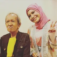 Rossa ingin anak-anak muda meniru semangat Pak Nasrul. Meski sudah berusia lanjut, namun tetap bersemangat untuk mencari rezeki. (Instagram @itsrossa)