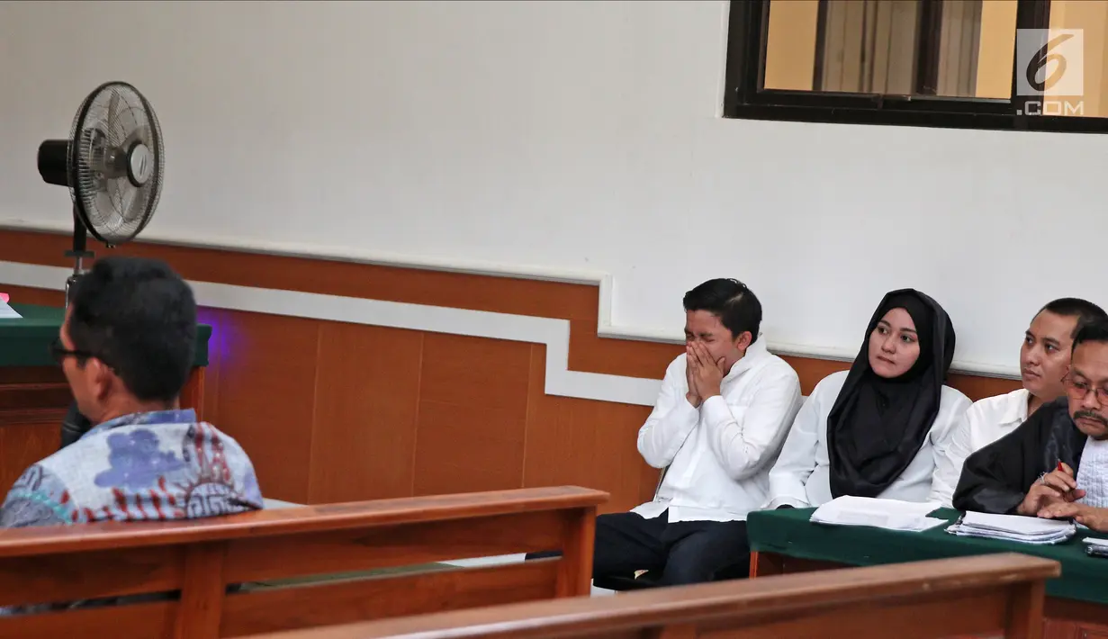 Suasana sidang kasus dugaan penipuan perjalanan umrah First Travel di PN Kota Depok, Jawa Barat, Senin (9/4). JPU menghadirkan tiga saksi ahli dari Kemenag, Himpunan Pengusaha Umrah, dan saksi dari Kemenag. (Liputan6.com/Herman Zakharia)