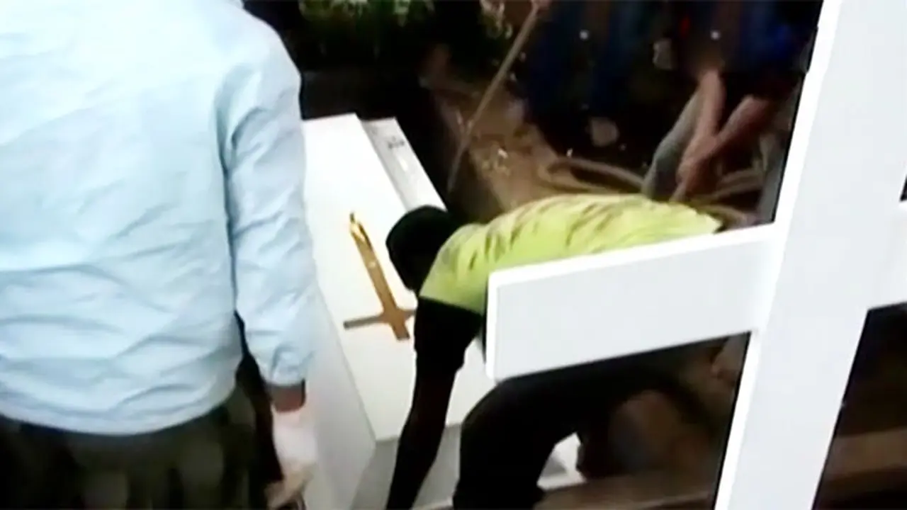 (Lip6 Petang) Makam-AirAsia