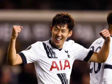 Ekspresi Son Heung-Min setelah mencetak gol ke gawang FK Qarabag di laga Grup J Liga Europa di Stadion White Hart Lane, London, Inggris, Jumat (18/9/2015) dini hari WIB. (Reuters/Dylan Martinez)