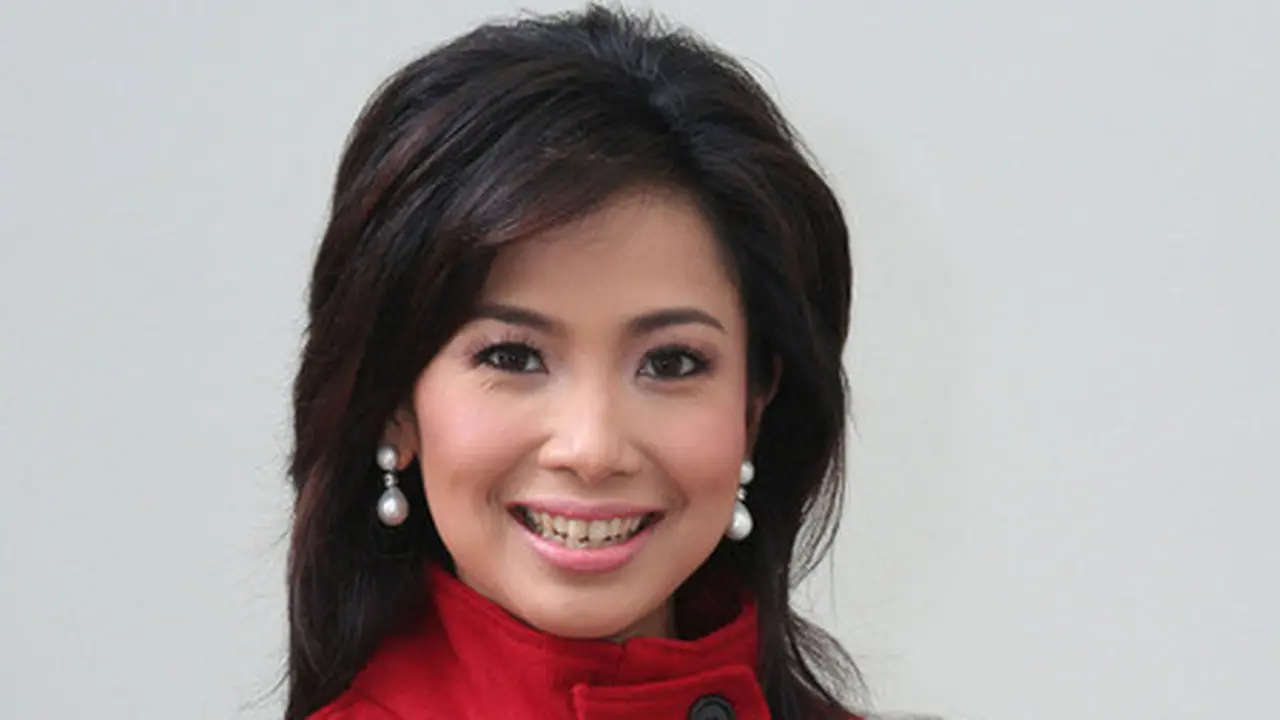 6 Potret Lawas Feni Rose, Penampilannya Bikin Pangling