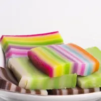 Kue talam punya rasa manis yang tidak terlalu dan sesuai namanya, kue ini dibentuk berlapis-lapis dengan warna yang berbeda. Kue ini juga terbuat dari campuran tepung kanji, tepung beras, santan dan bahan lainnya. Biasanya juga disajikan pada acara-acara adat, seperti pernikahan. (Shutterstock.com/m