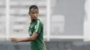 Pemain Timnas Indonesia U-22, Dallen Doke, saat latihan di Stadion Madya, Senayan, Senin (21/1). Pemain yang pernah merumput di Spanyol ini bertekad menembus skuat utama untuk tampil di Piala AFF U-22 2019. (Bola.com/M Iqbal Ichsan)
