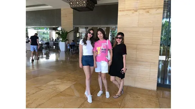 Quality time bareng adik dan ibu adalah hal yang menyenangkan.