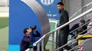 Chelsea berada di peringkat 12, sementara Barcelona di peringkat 11. Tampak dalam foto, bek Barcelona asal Uruguay, Ronald Federico Araujo da Silva, tiba untuk mengikuti sesi latihan jelang matchday 5 Liga Champions 2025-2026 melawan Chelsea di lapangan latihan Joan Gamper di Sant Joan Despi, pada Senin 24 November 2025. (Lluis GENE/AFP)