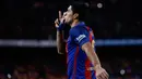 Striker Barcelona Luis Suarez bereaksi saat merayakan gol ke gawang Atletico Madrid pada leg kedua semifinal Copa del Rey di Estadio Camp Nou, Selasa (7/2). Barca melaju ke final setelah bermain imbang 1-1 kontra Atletico Madrid. (AP Photo/Manu Fernandez)