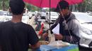Pedagang kacang bogor dan kacang tanah yang biasa ditemui di daerah Bogor. (Source: Ist)