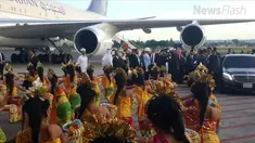 Lalu lalang mobil mewah yang dipakai rombongan Raja Salman masih terlihat. Mereka tampak mencicipi sejumlah makanan yang ada di Bali. Rombongan melakukan wisata kuliner.