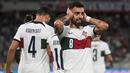 Selebrasi gelandang Timnas Portugal, Bruno Fernandes setelah menjebol gawang Slovakia pada laga Grup J kualifikasi Euro 2024 di National Football Stadium, Bratislava, Slovakia, Sabtu (9/9/2023) dini hari WIB. (AFP/Vladimir Simicek)