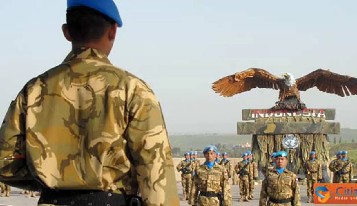 Citizen6, Lebanon: Upacara kenaikan pangkat di Lapangan Parade Soekarno, Markas Indobatt, Un Posn 7-1 Adshit Al Qusayr, Lebanon Selatan, Jumat (1/4/). (Pengirim: Badarudin Bakri Badar)