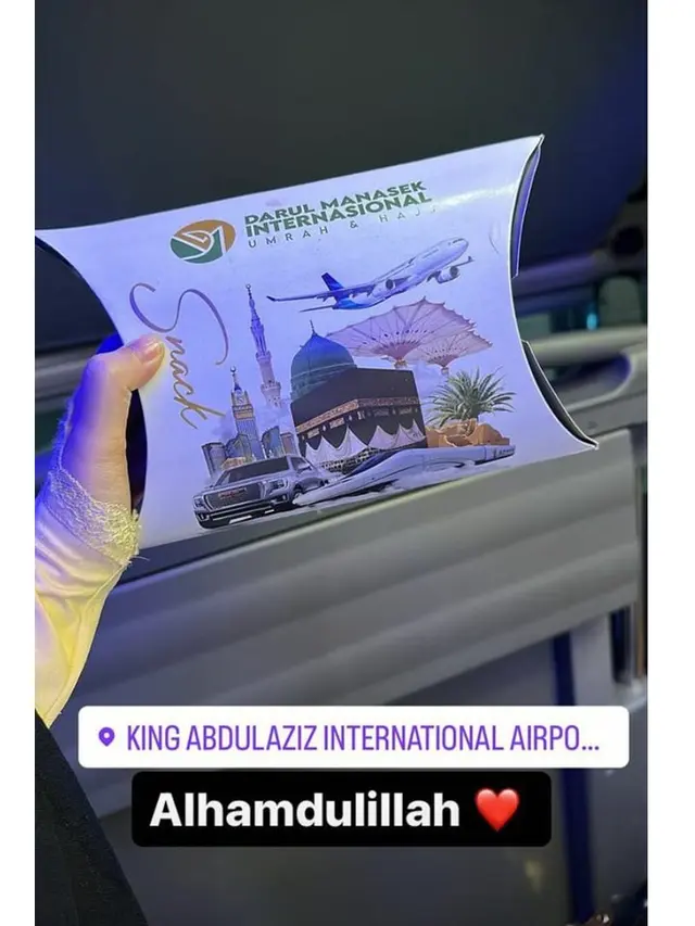 7 Potret Happy Asmara Jalani Umroh, Penampilan Berhijab Curi Perhatian