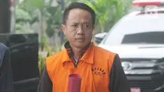 Penyuap Bupati Lampung Utara Agung Ilmu Mangkunegara, Hendra Wijaya Saleh tiba untuk pemeriksaan di Gedung KPK, Jakarta, Kamis (14/11/2019). Hendra diperiksa sebagai tersangka atas kasus dugaan suap terkait proyek di Dinas PUPR dan Dinas Perdagangan Kab. Lampung Utara. (merdeka.com/Dwi Narwoko)